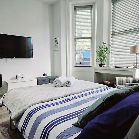 Stylish Apartment In Victorian Conversion Free Parking & Private Patio Close To Beach Town Centre & Bic 伯恩茅斯 外观 照片