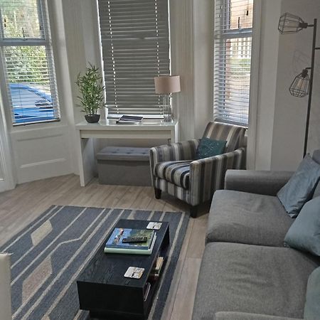 Stylish Apartment In Victorian Conversion Free Parking & Private Patio Close To Beach Town Centre & Bic 伯恩茅斯 外观 照片