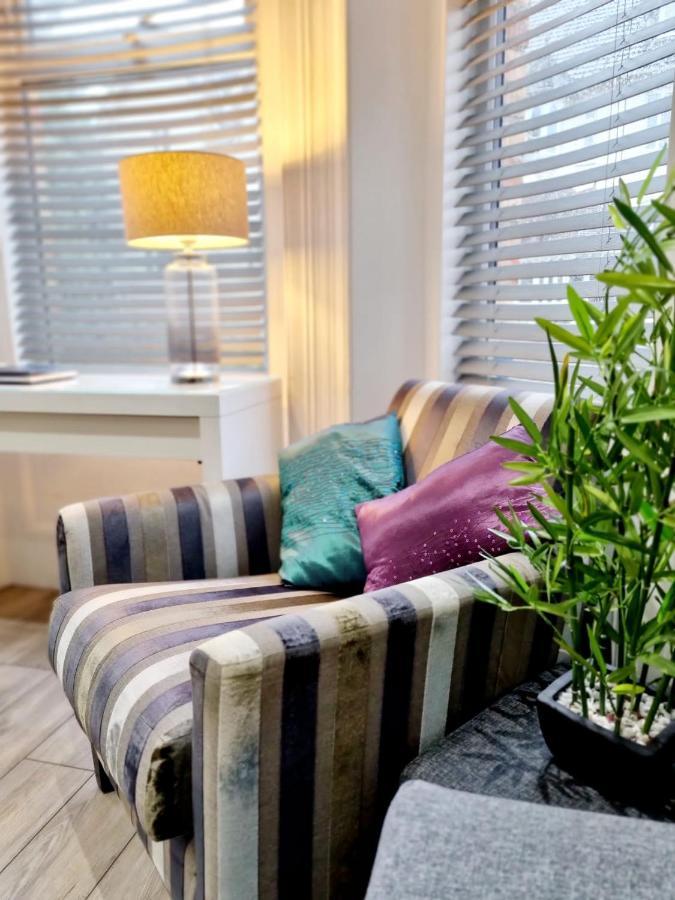 Stylish Apartment In Victorian Conversion Free Parking & Private Patio Close To Beach Town Centre & Bic 伯恩茅斯 外观 照片