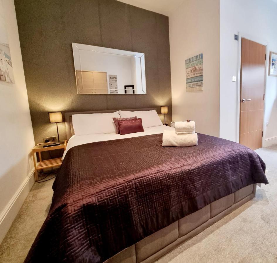 Stylish Apartment In Victorian Conversion Free Parking & Private Patio Close To Beach Town Centre & Bic 伯恩茅斯 外观 照片