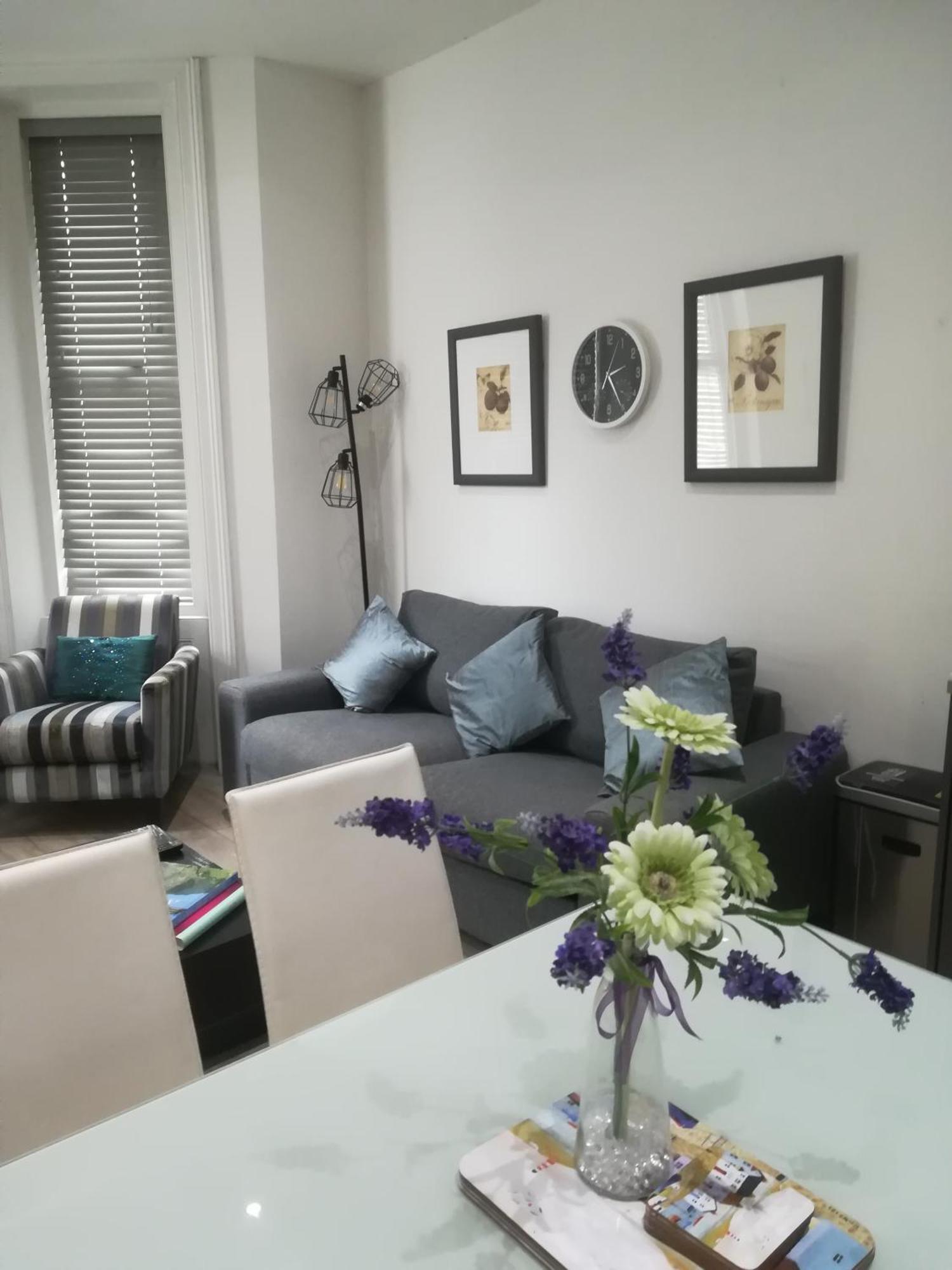 Stylish Apartment In Victorian Conversion Free Parking & Private Patio Close To Beach Town Centre & Bic 伯恩茅斯 外观 照片