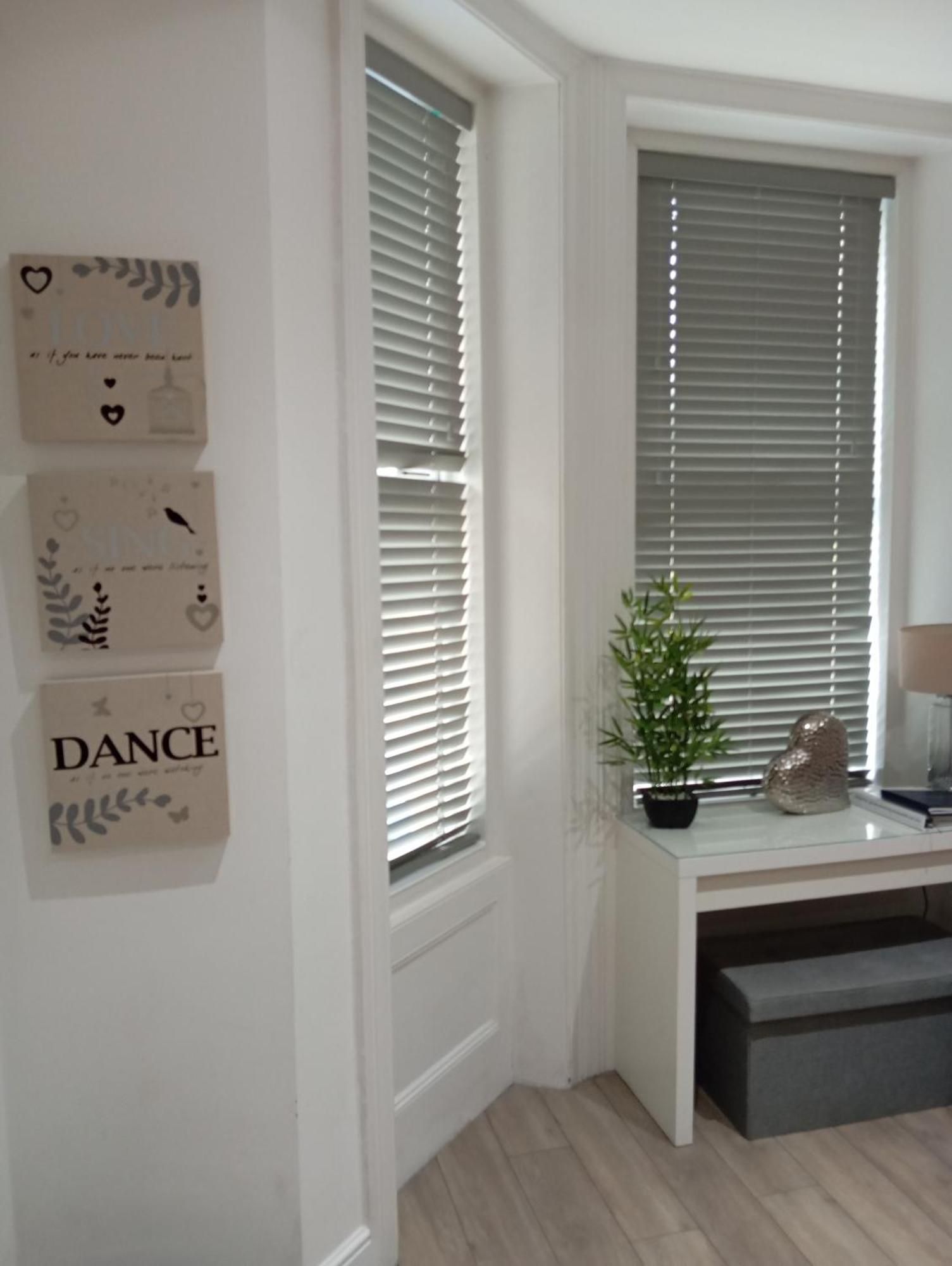 Stylish Apartment In Victorian Conversion Free Parking & Private Patio Close To Beach Town Centre & Bic 伯恩茅斯 外观 照片