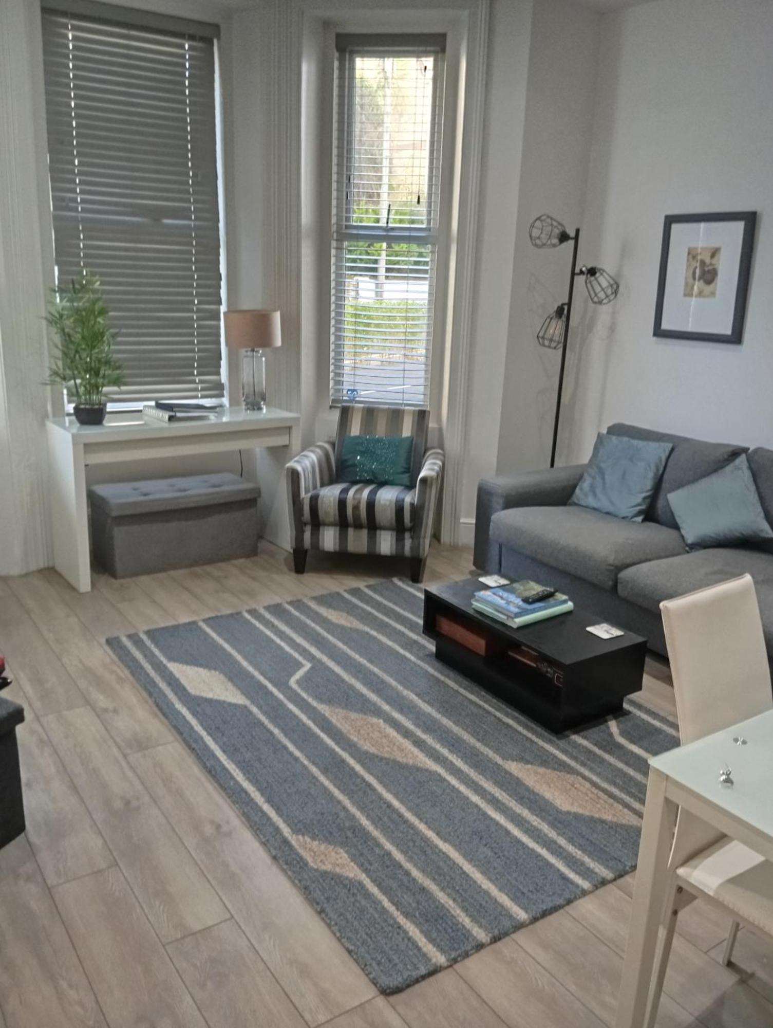 Stylish Apartment In Victorian Conversion Free Parking & Private Patio Close To Beach Town Centre & Bic 伯恩茅斯 外观 照片