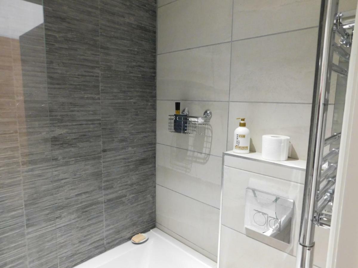 Stylish Apartment In Victorian Conversion Free Parking & Private Patio Close To Beach Town Centre & Bic 伯恩茅斯 外观 照片