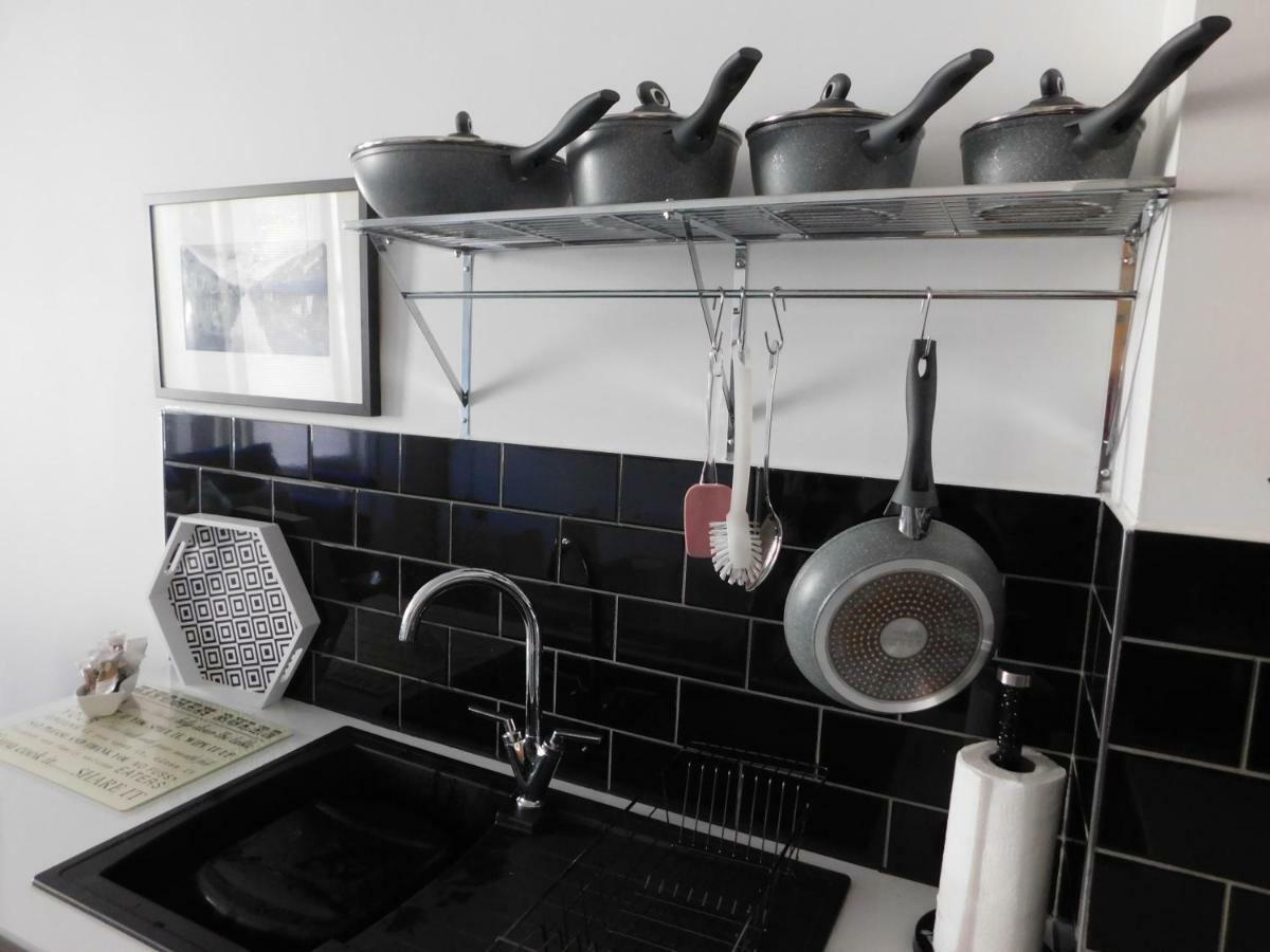 Stylish Apartment In Victorian Conversion Free Parking & Private Patio Close To Beach Town Centre & Bic 伯恩茅斯 外观 照片
