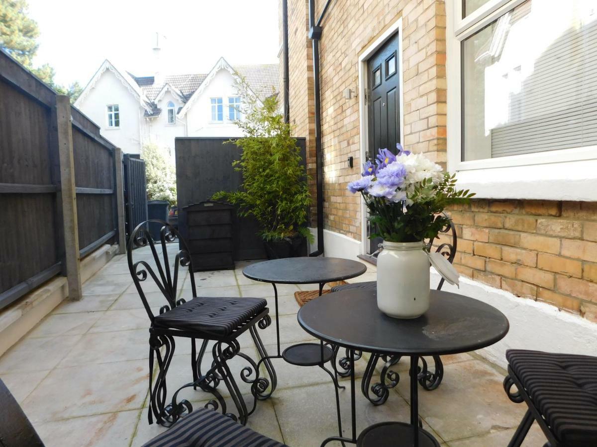 Stylish Apartment In Victorian Conversion Free Parking & Private Patio Close To Beach Town Centre & Bic 伯恩茅斯 外观 照片